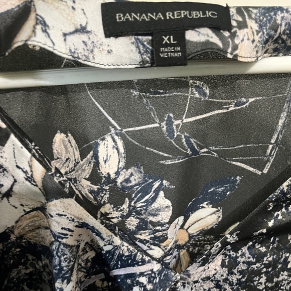 Banana Republic Grey Floral Blouse - Picture 2 of 8